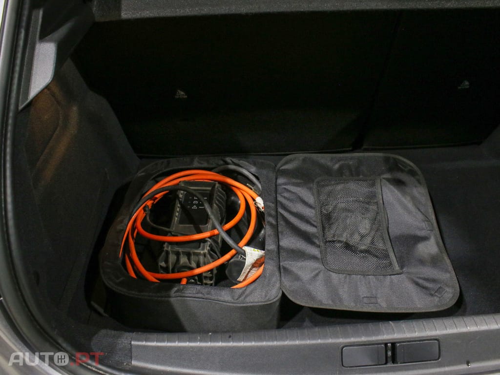 Peugeot E-208 50 kWh Active