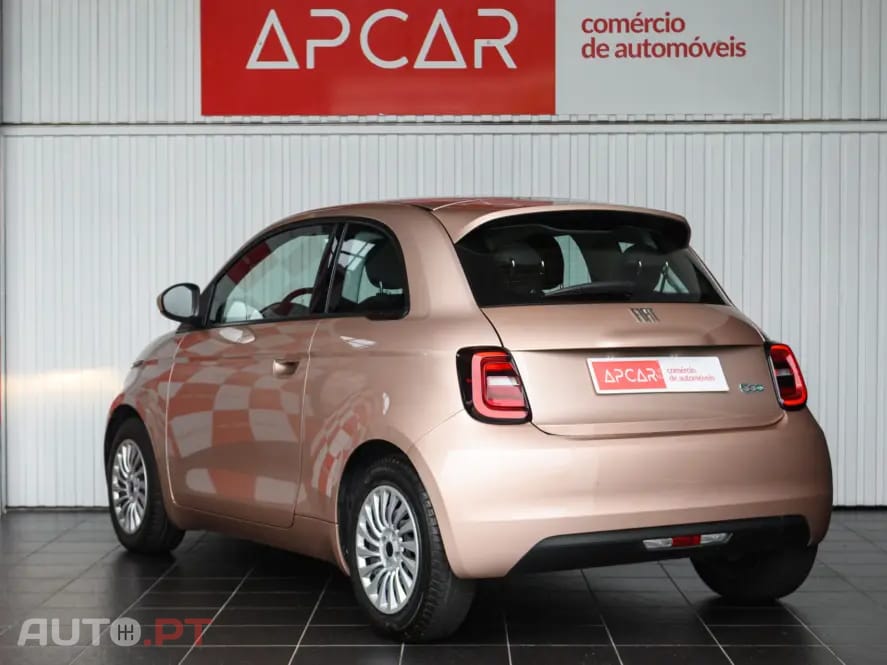 Fiat 500e Action