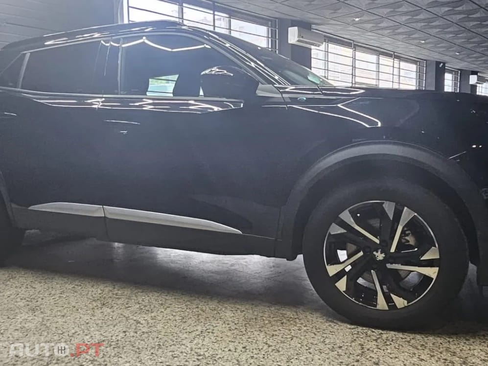 Peugeot E-2008 50 kWh Allure Pack