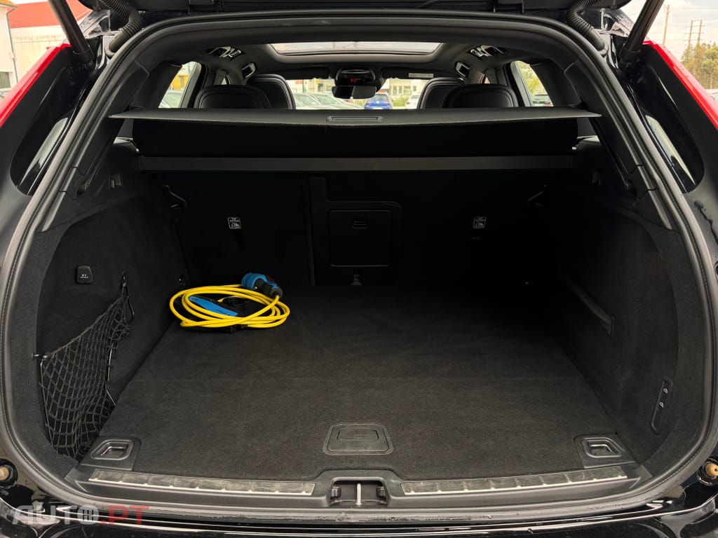 Volvo XC60 2.0 T8 PHEV R-Design Expression AWD