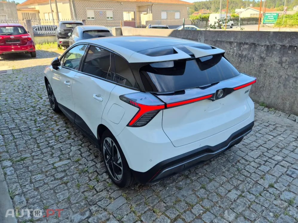 MG MG4 64 kWh Luxury