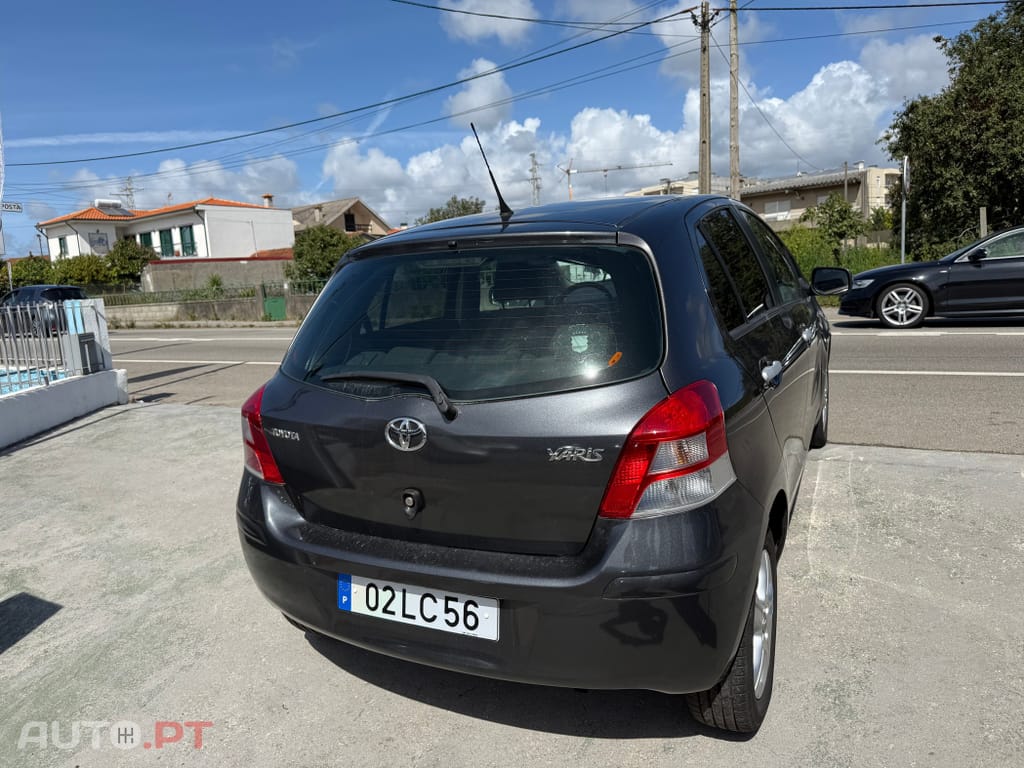Toyota Yaris 1.0 VVT-i AC Manual
