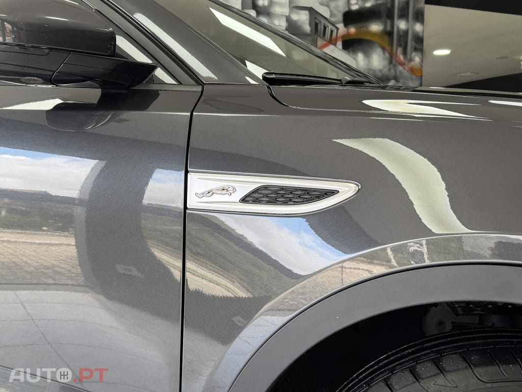 Jaguar E-Pace 1.5 P300e R-Dynamic HSE AWD Aut.