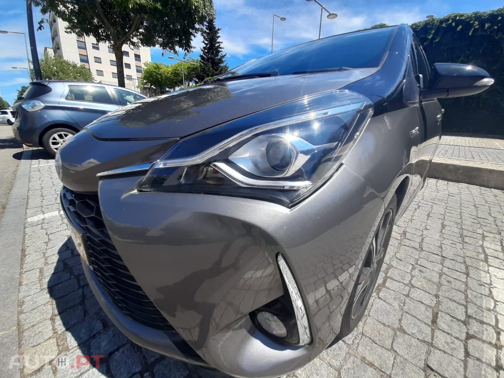 Toyota Yaris 1.5 HSD Square Collec.Grey