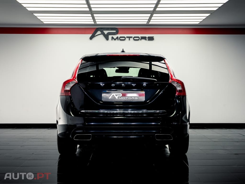 Volvo V60 2.4 D6 Momentum AWD Phev