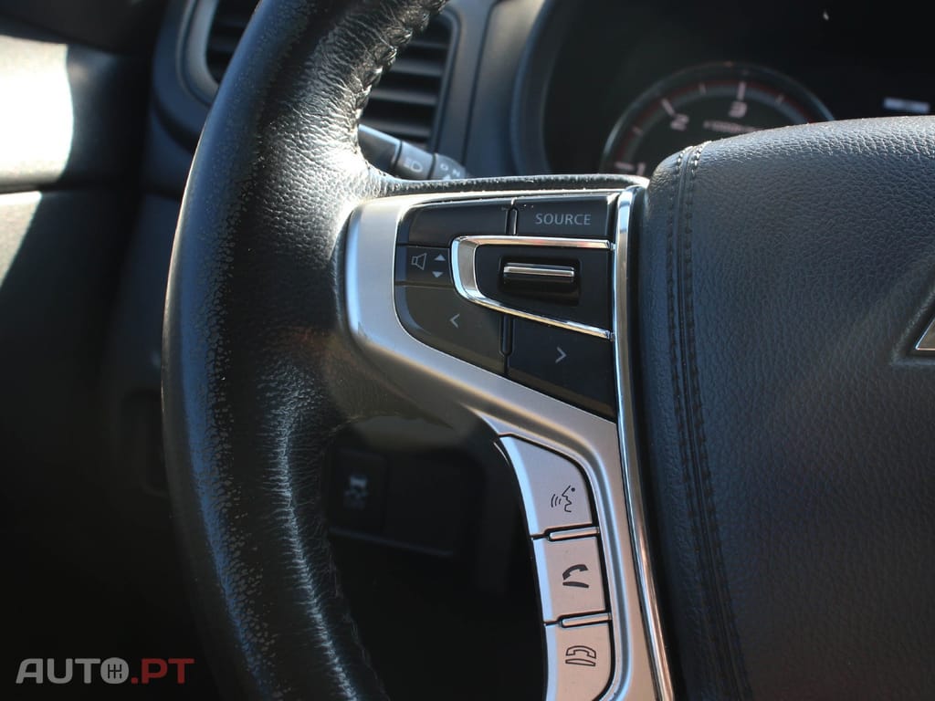 Mitsubishi L200 2.3 DI-D CD Invite 4WD