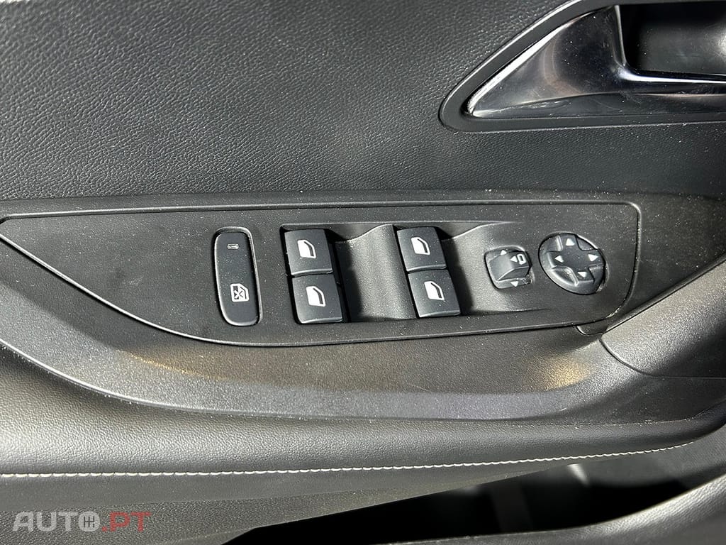 Peugeot 2008 1.2 PureTech Allure