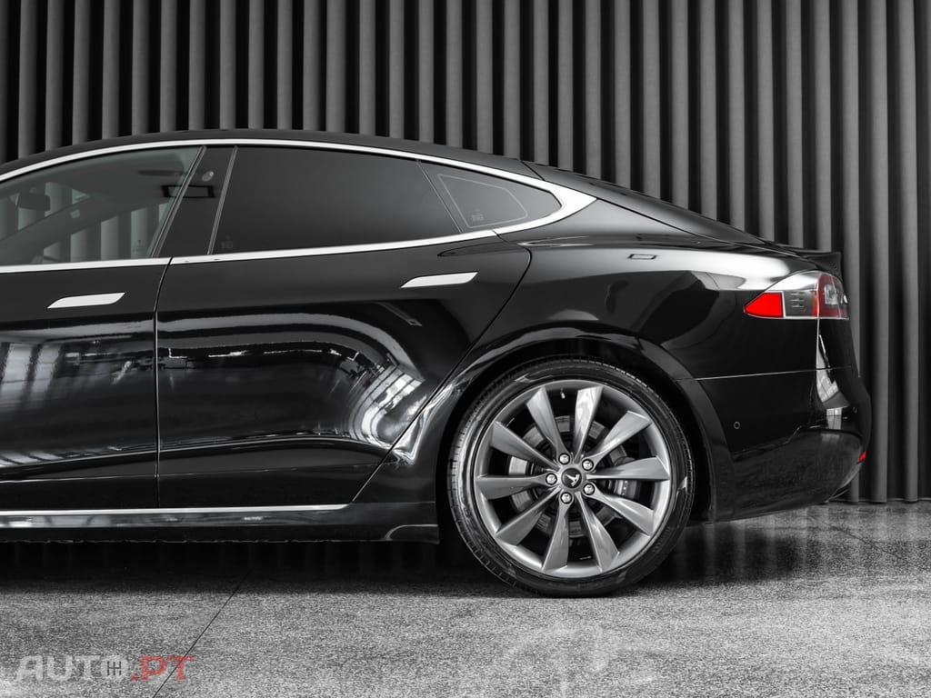 Tesla Model S 75