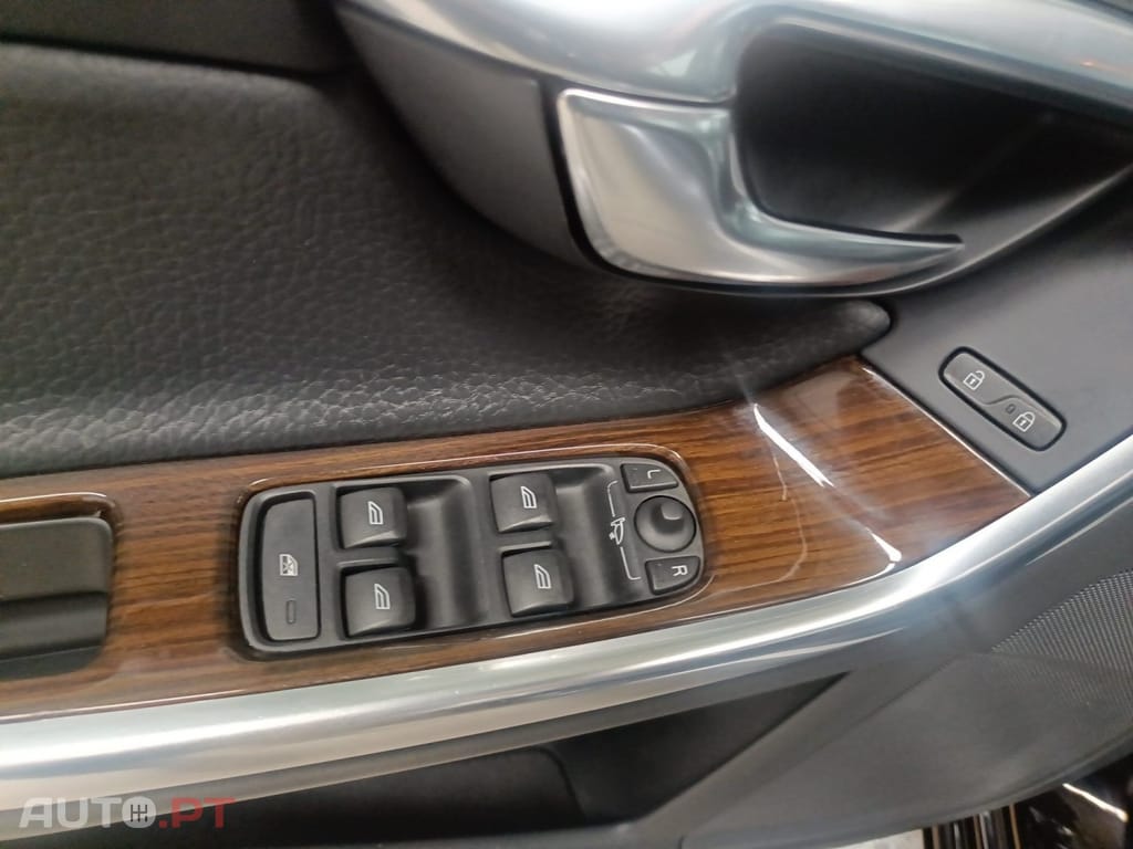 Volvo V60 2.4 D6 Momentum AWD Phev