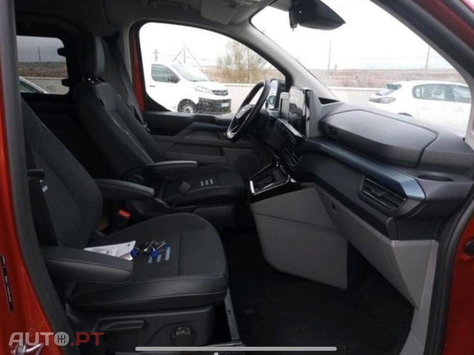 Ford Tourneo 2.5 PHEV Active