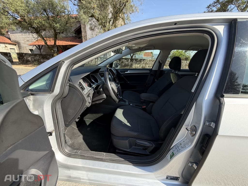 Volkswagen Golf 1.6 TDi Confortline DSG