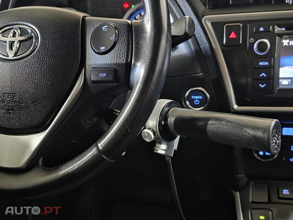 Toyota Auris Touring Sports 1.8 HSD Exclusive - Adaptada A Pessoas Com Mobilidade Reduzida