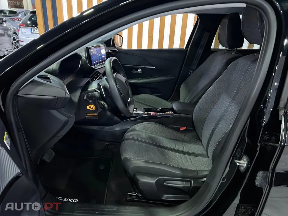 Peugeot 208 1.2 Hybrid Allure e-DCS6