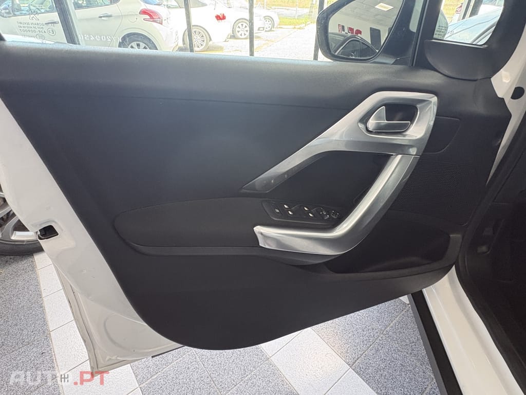 Peugeot 2008 1.2 PureTech Allure