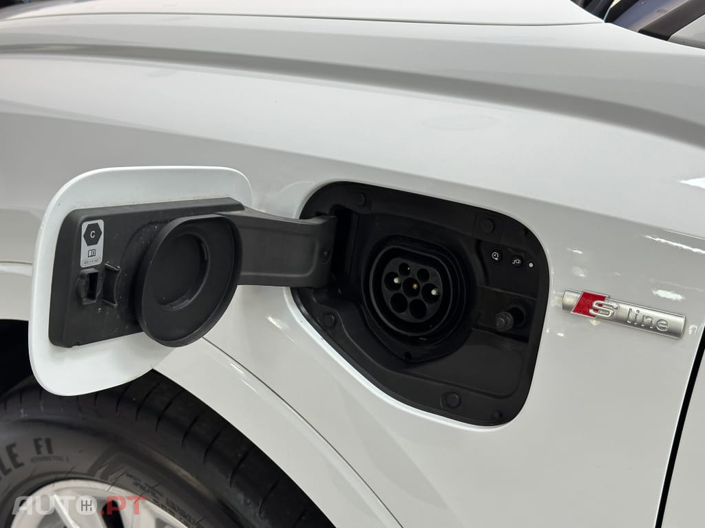 Audi Q3 45 TFSIe S line S tronic