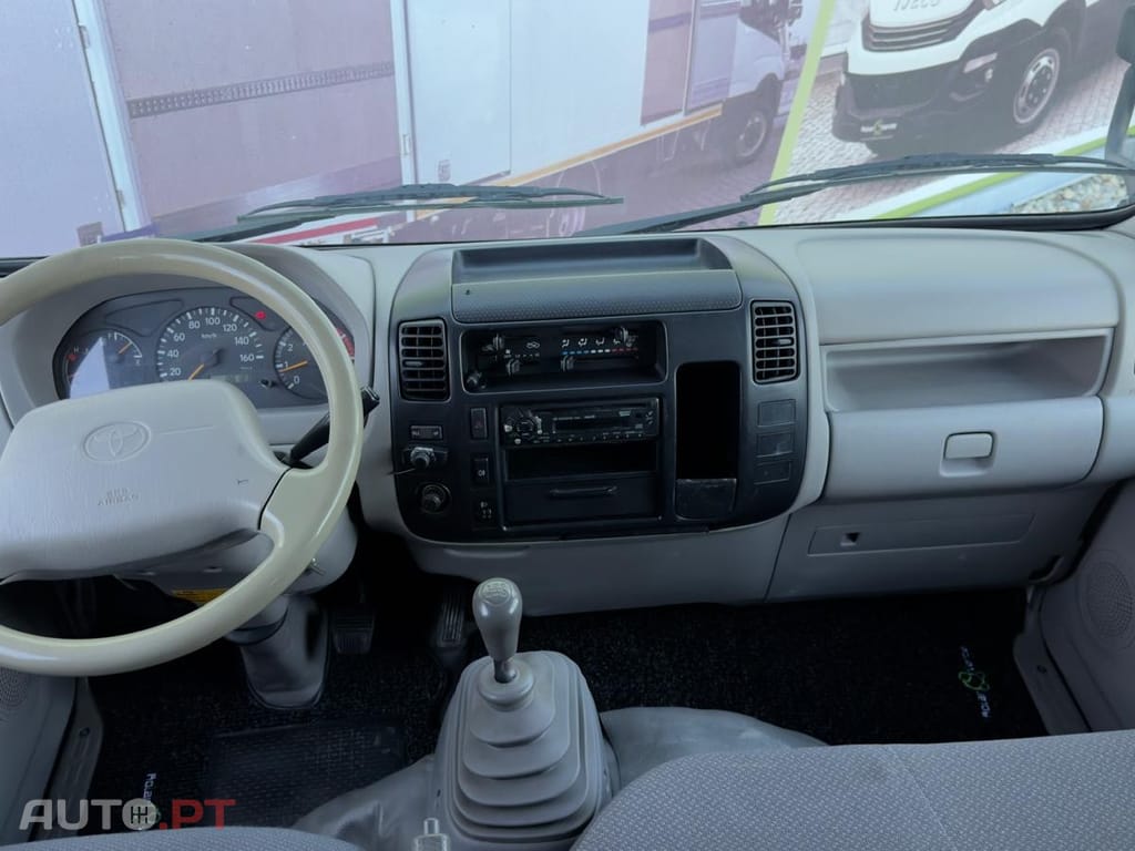 Toyota Dyna 3.0 D4D CABINE DUPLA