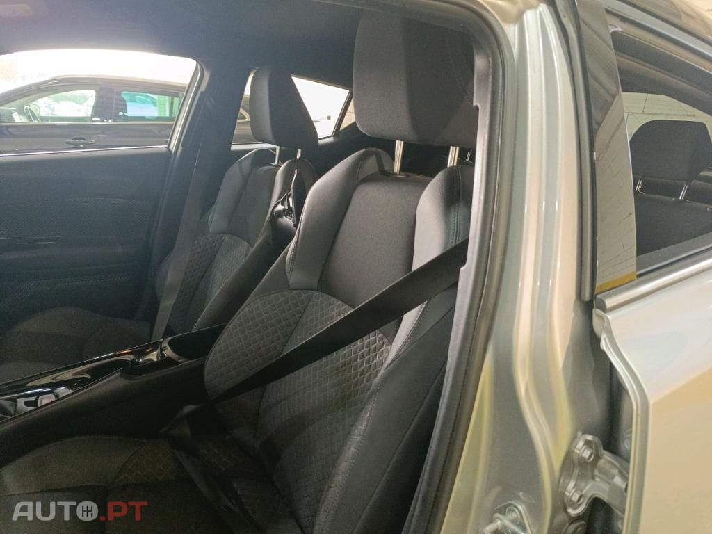 Toyota C-HR 1.8 Hybrid Square Collection