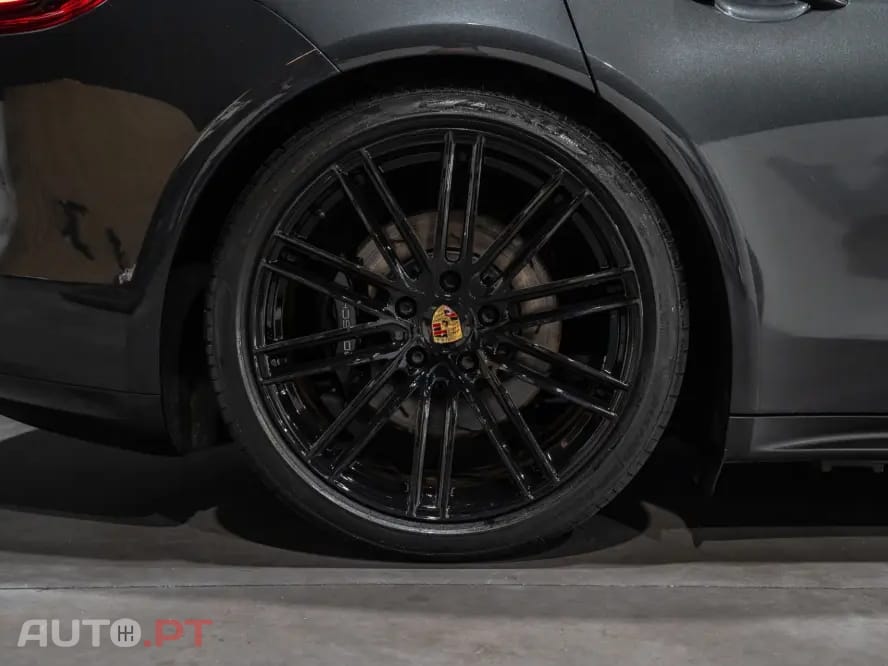 Porsche Panamera 4 E-Hybrid