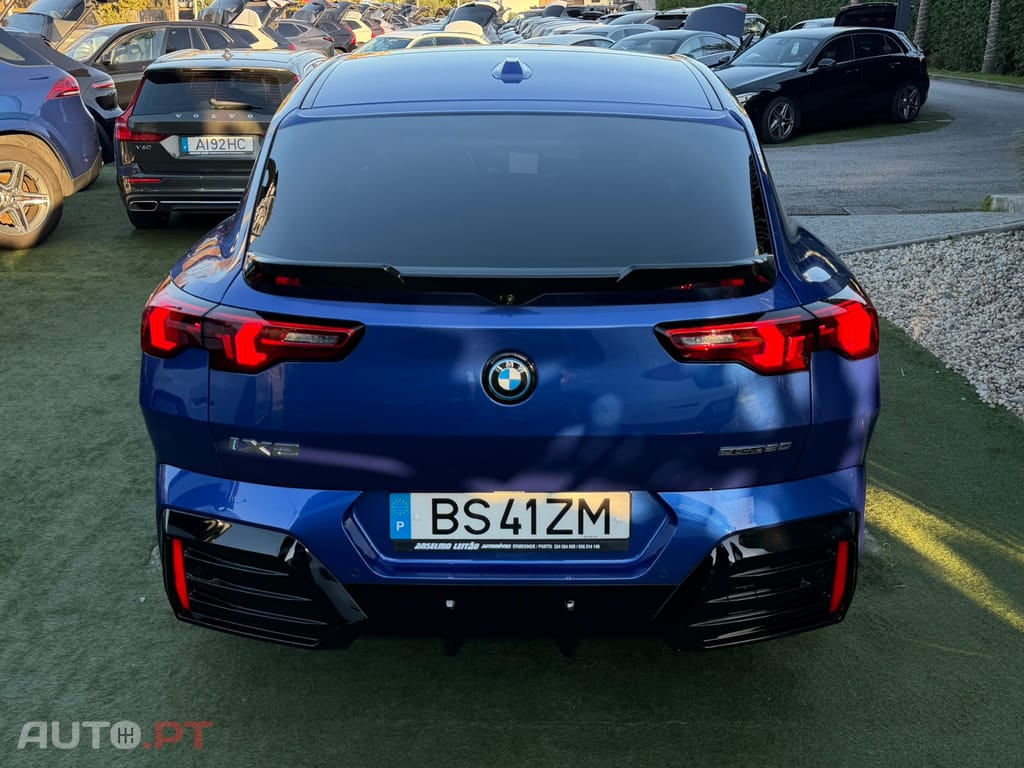 BMW iX2 eDrive20 Pack Desportivo M Pro