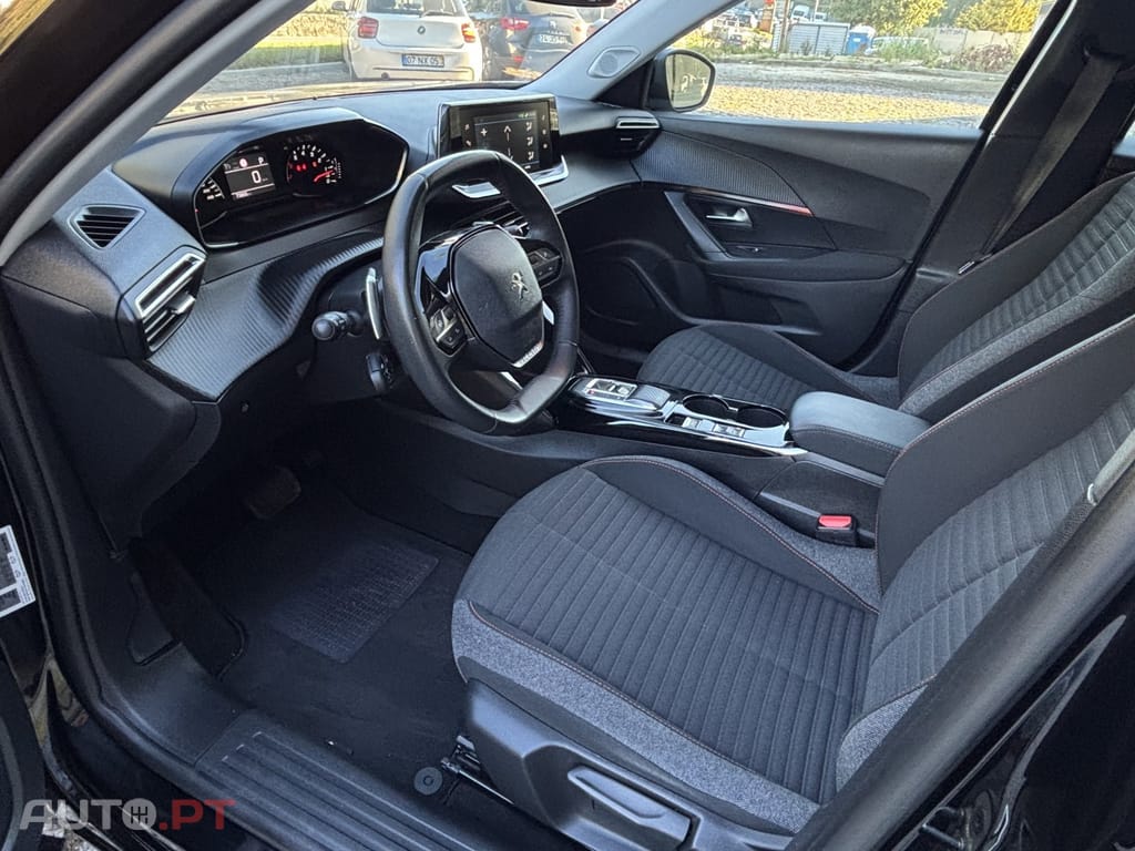 Peugeot 2008 1.2 PureTech Active Pack EAT8