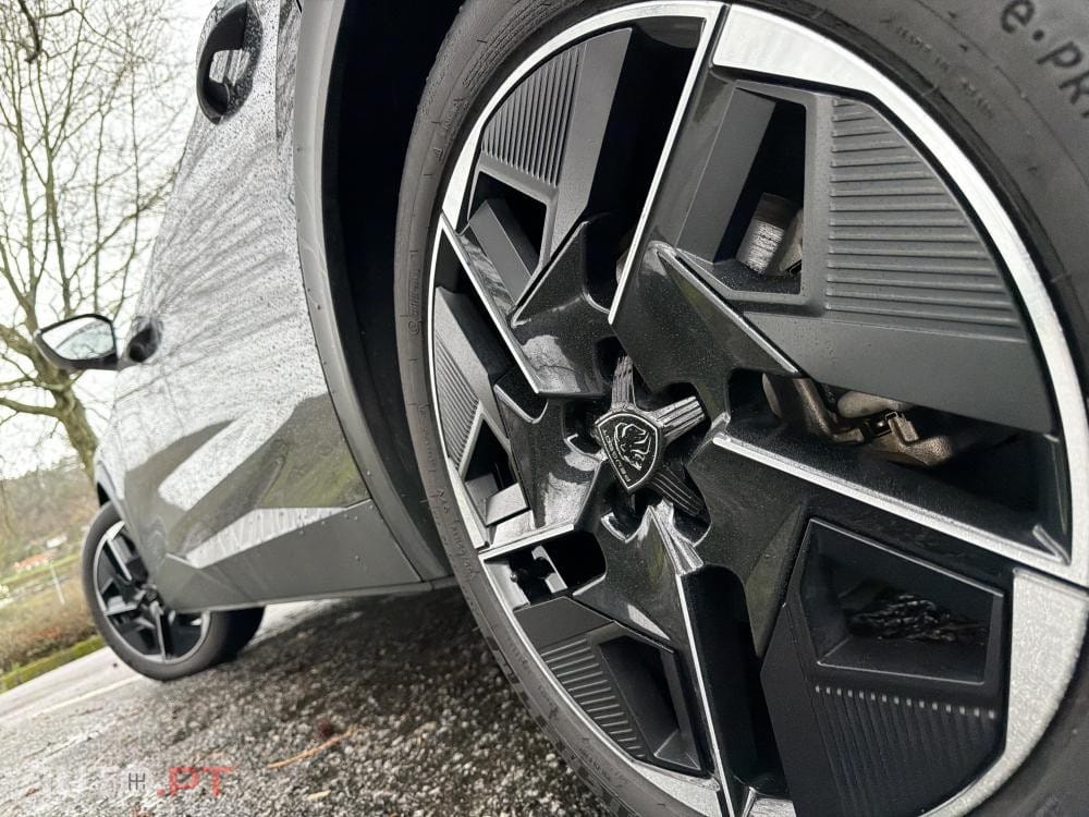 Peugeot 408 1.6 Hybrid Allure Pack e-EAT8