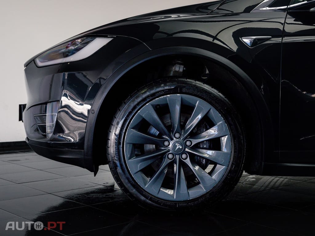 Tesla Model X 75