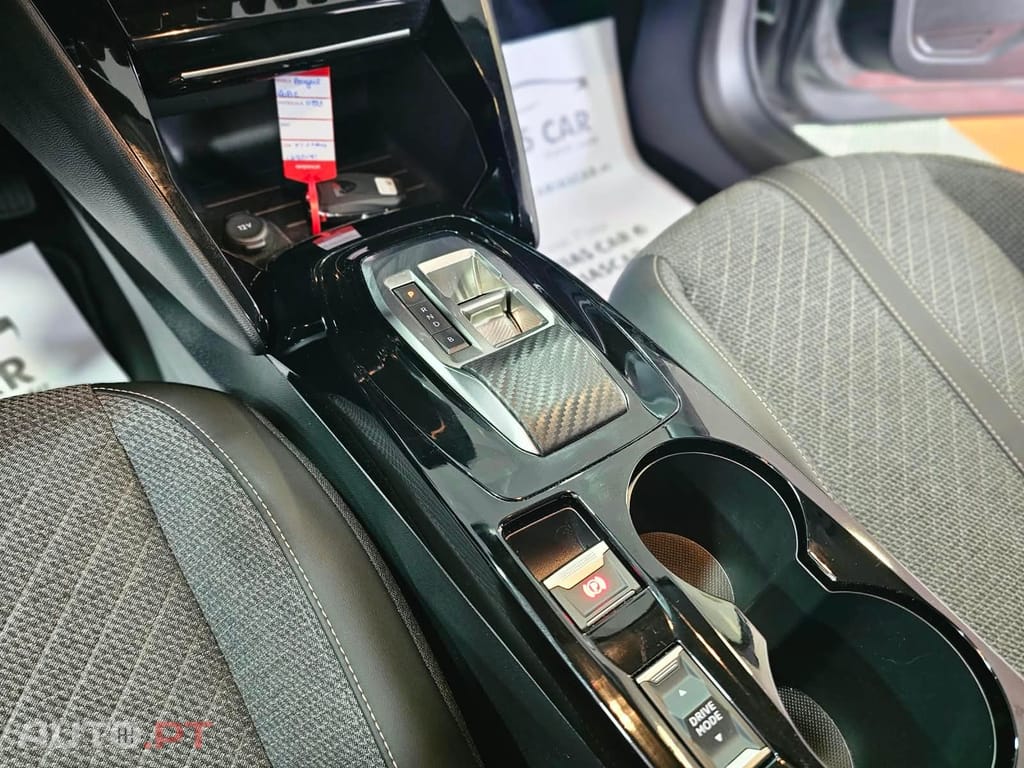 Peugeot e-208 50 kWh Allure — fotografia 19
