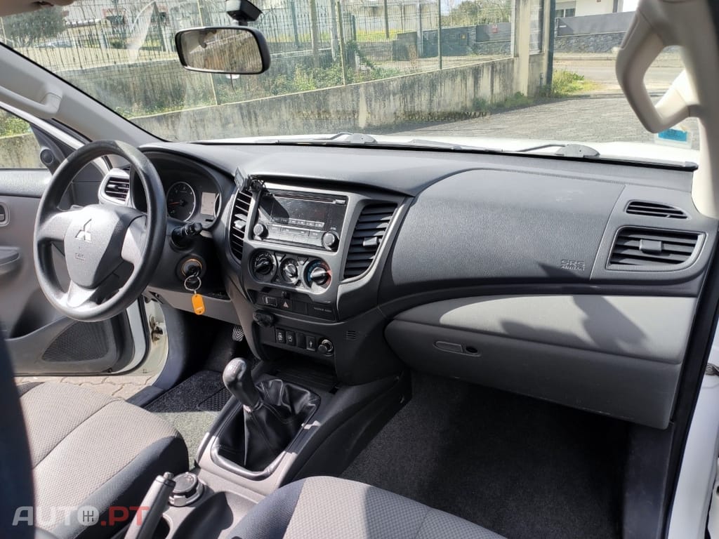 Mitsubishi L200 2.4 DI-D CD Invite Space Cab 3L 4WD
