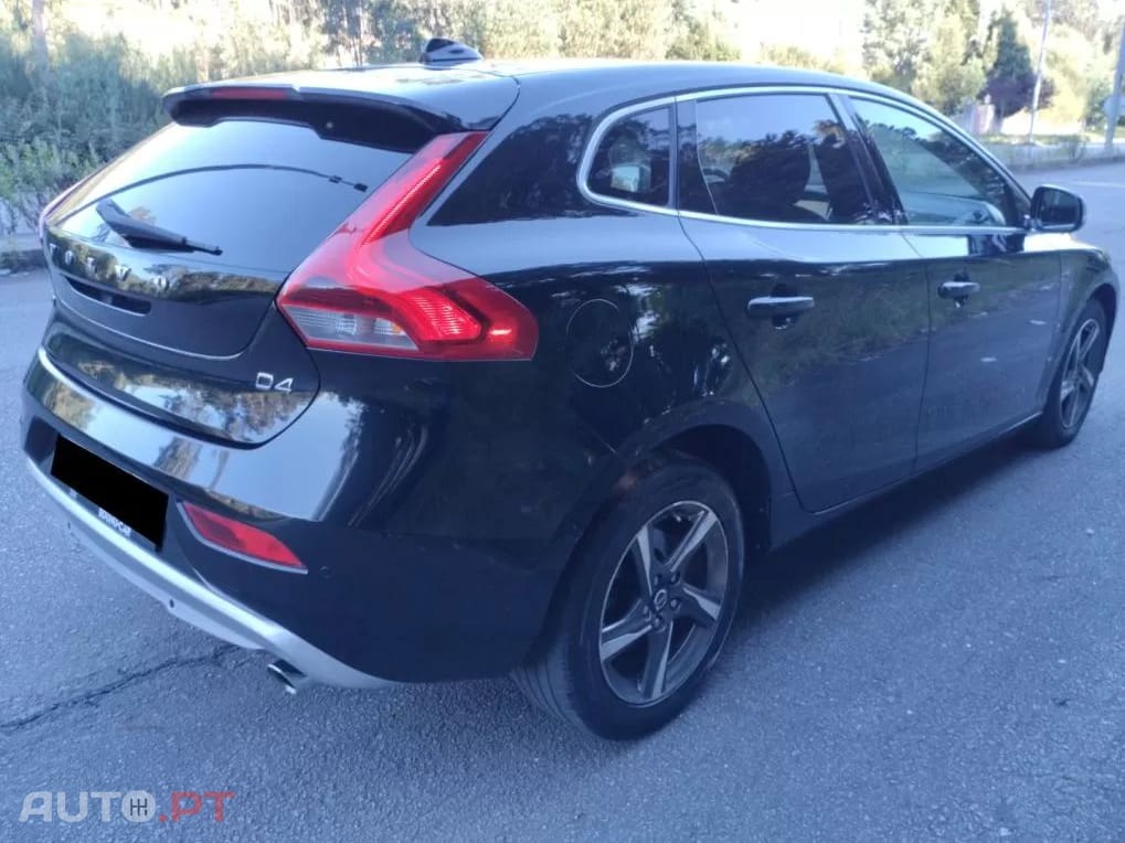 Volvo V40 2.0 D4 R-Design Summum