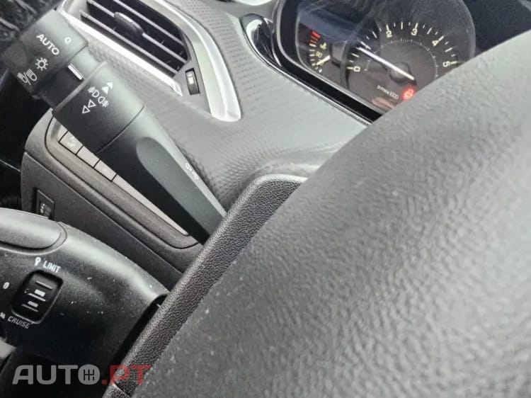 Peugeot 2008 1.2 PureTech Signature