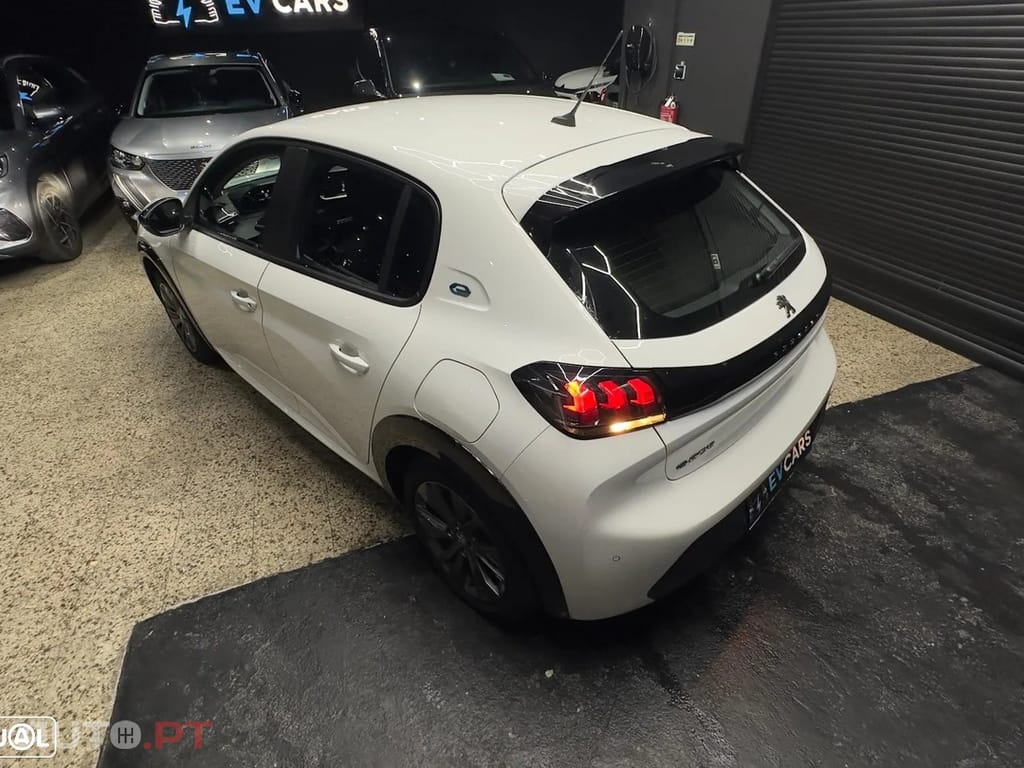 Peugeot E-208 50 kWh Active Pack