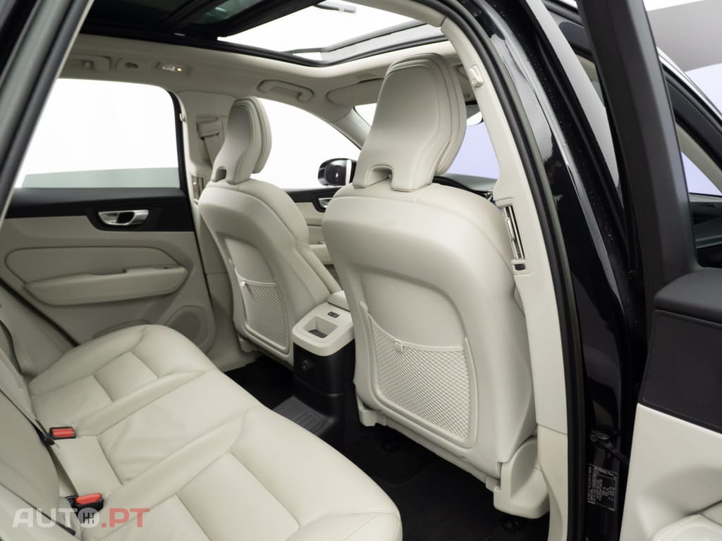 Volvo XC60 2.0 T6 PHEV Plus Bright AWD