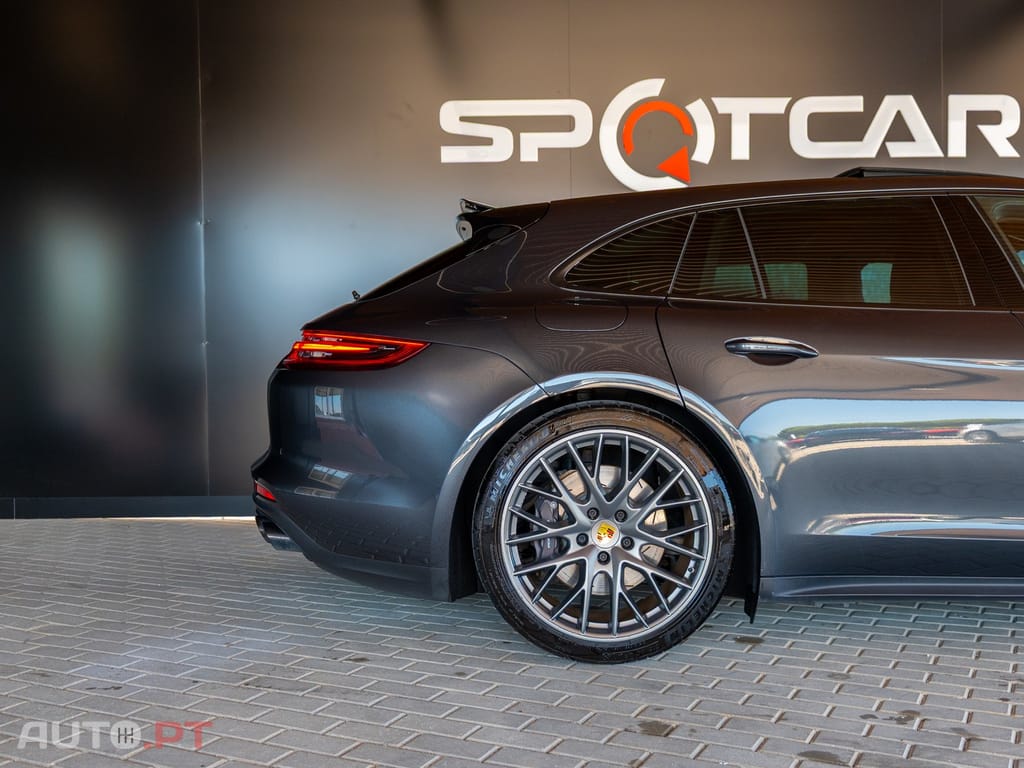 Porsche Panamera 4 E-Hybrid