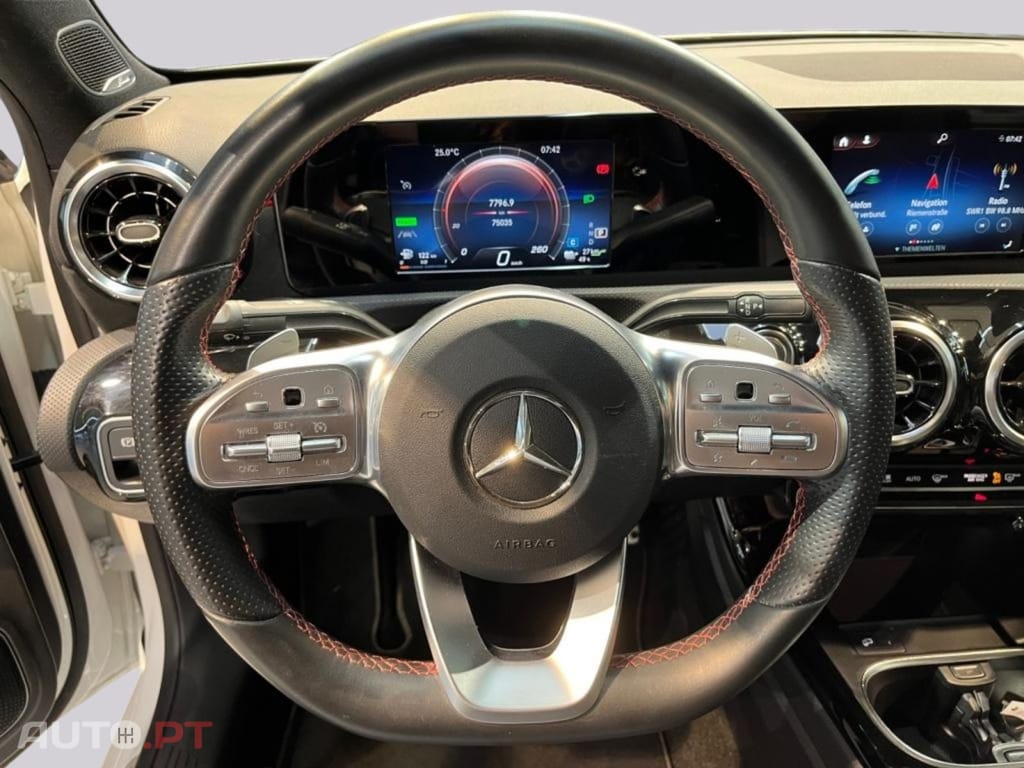 Mercedes-Benz A 250 e Limousine AMG I.V.A DEDUTÍVEL 