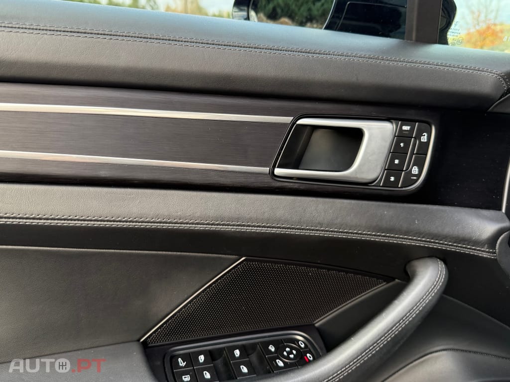 Porsche Panamera 4 E-Hybrid Platinum Edition