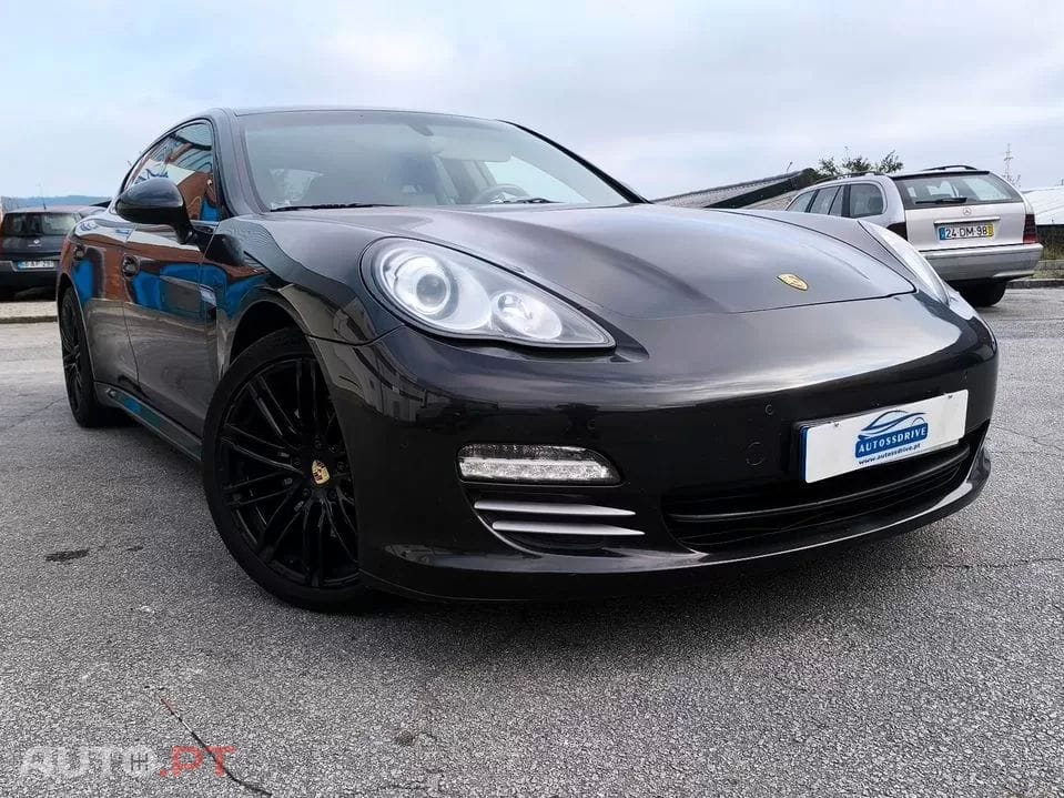 Porsche Panamera 4 Platinum Edition PDK