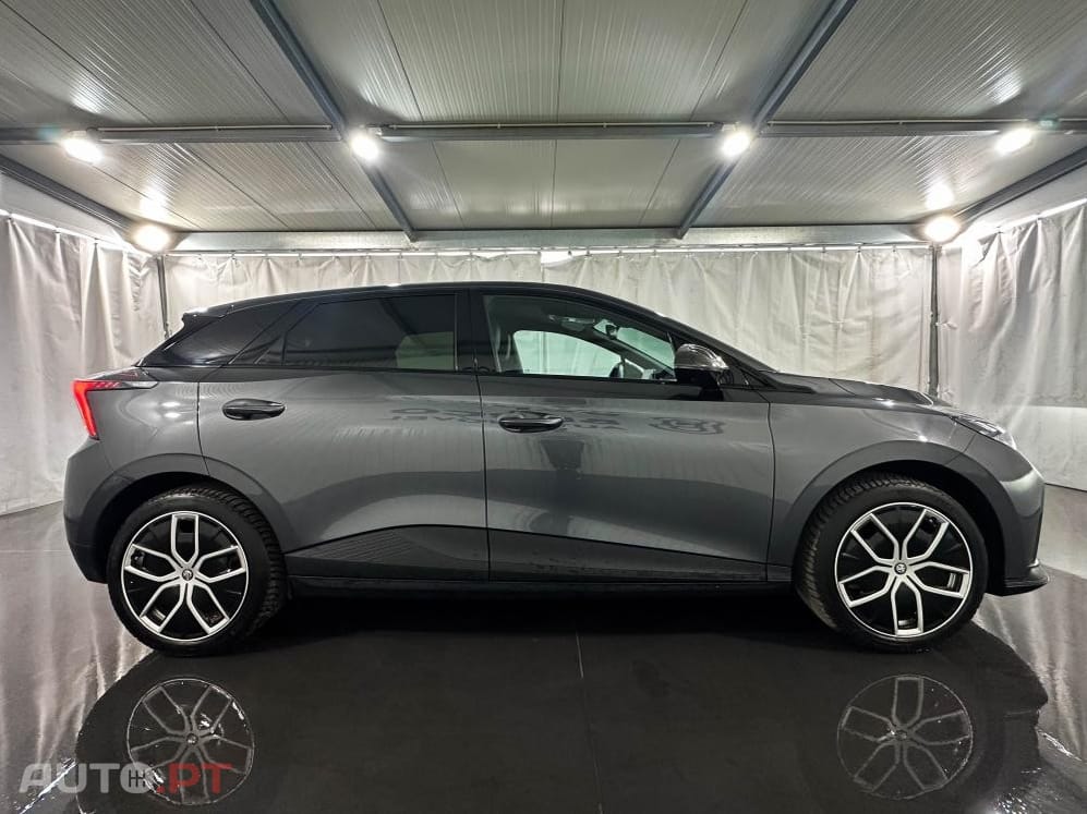 MG MG4 77 kWh Extended Range Luxury