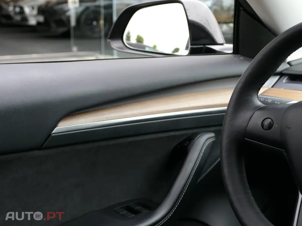Tesla Model 3 Tração Traseira