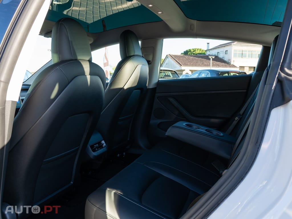 Tesla Model 3 RWD