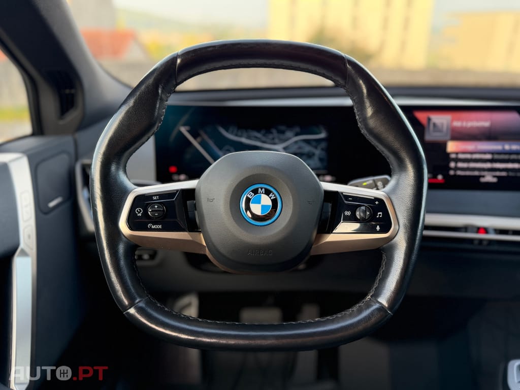 BMW iX xDrive 40 Pack Desportivo