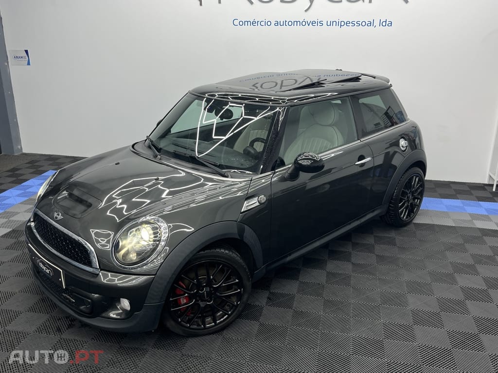 MINI Cooper John Cooper Works