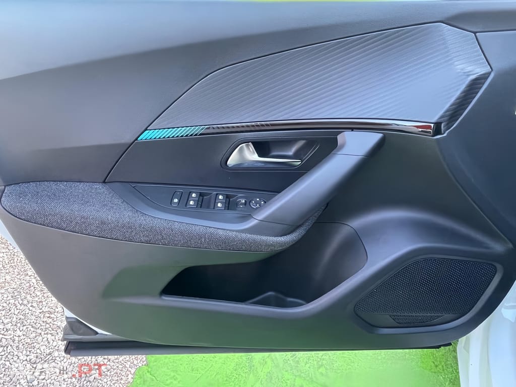 Peugeot E-2008 50 kWh Style