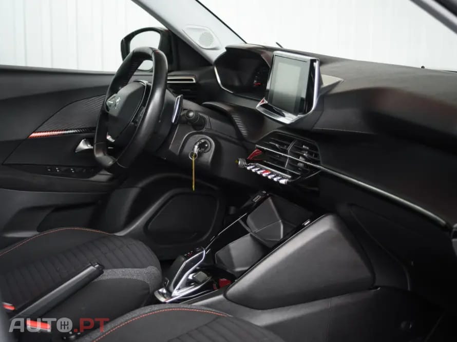 Peugeot 2008 PureTech 130 EAT8 Allure