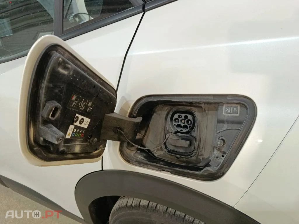 Peugeot E-2008 50 kWh Active Pack