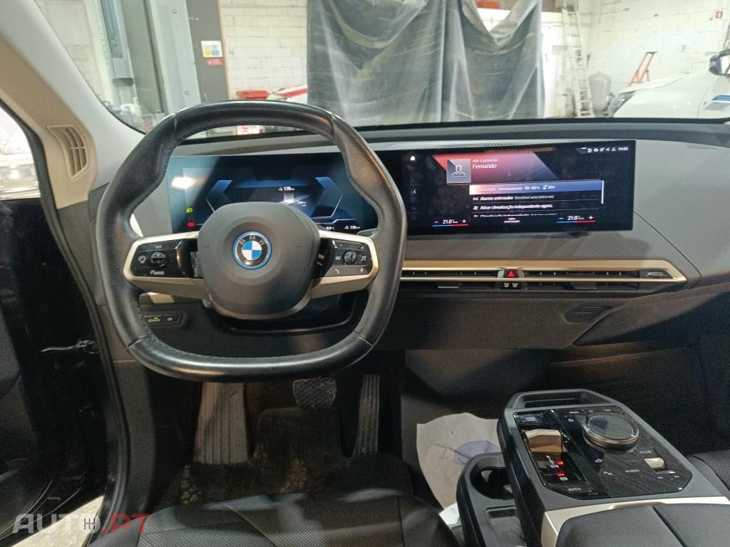 BMW iX xDrive 40