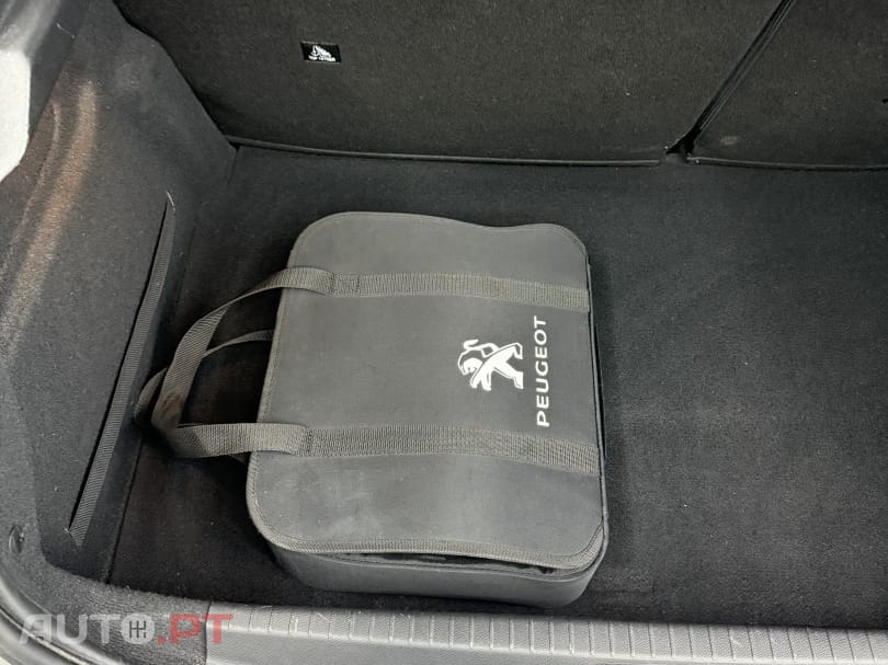 Peugeot E-208 50 kWh Allure Pack