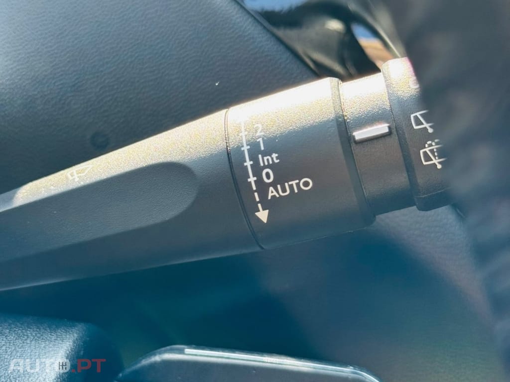 Peugeot 208 PureTech 82 Stop & Start Signature