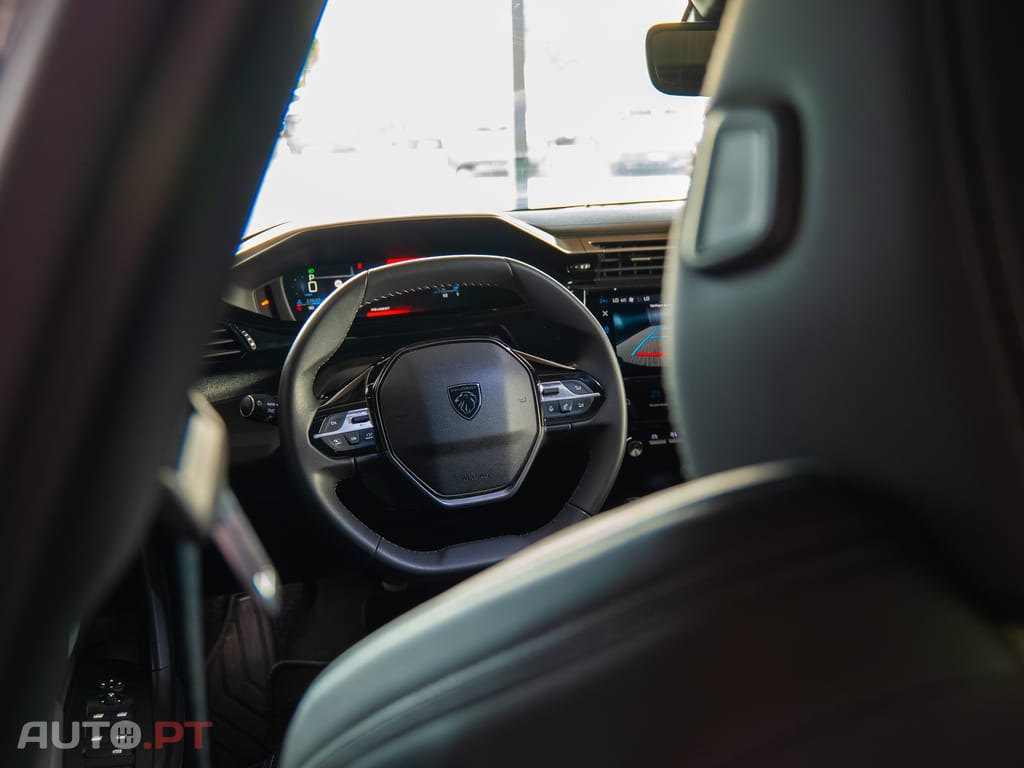 Peugeot 408 1.2 PureTech Allure EAT8