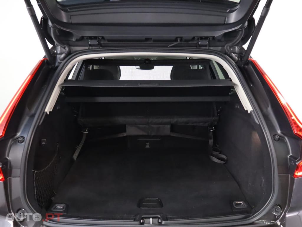 Volvo XC60 2.0 T6  AWD PHEV Core Auto
