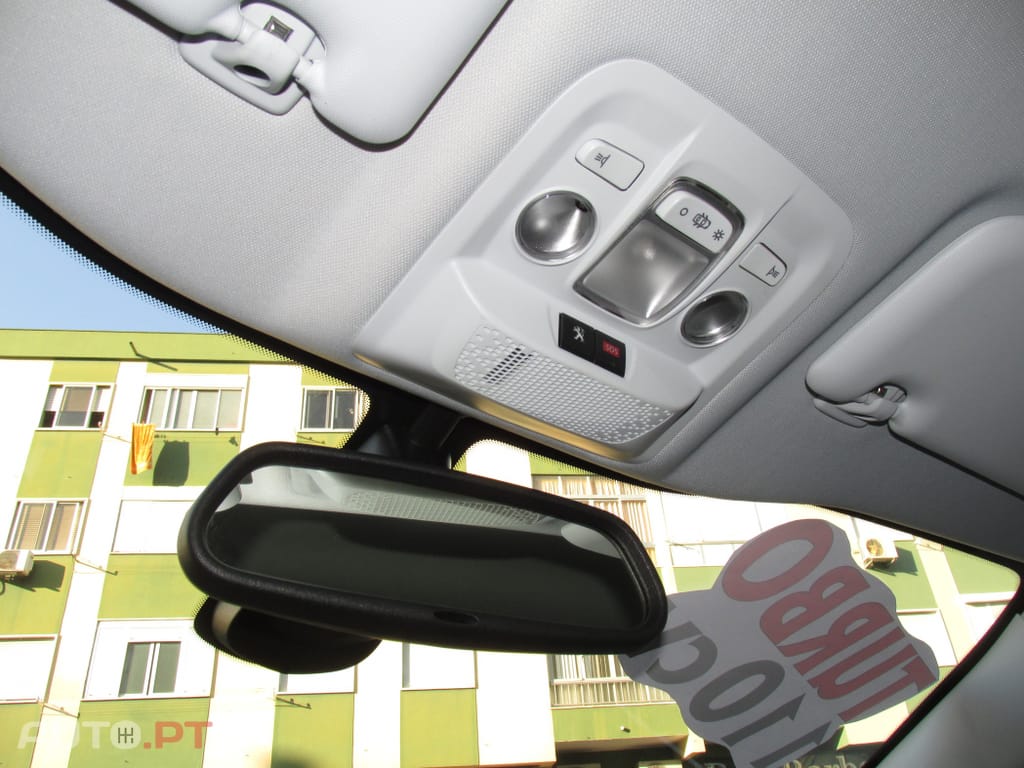 Peugeot 2008 1.2 PureTech Signature